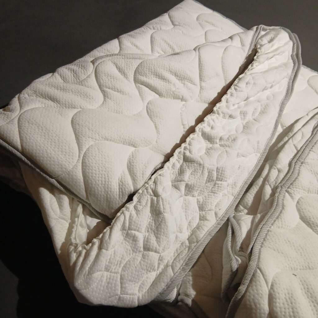 Detailansicht der Split-Spannumrandung für Wasserbetten