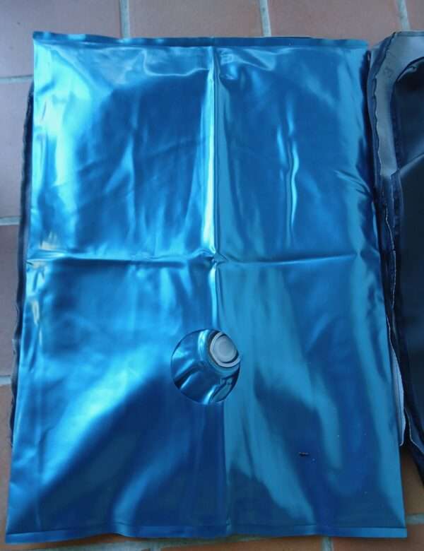 Detailansicht des Sicherheits-Einfüllstutzens vom Hunde- Katzen- Wasserbett