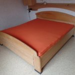 Hardside Wassermatratze in bestehendes Klassik Holzbett Hardside Wassermatratze in bestehendes Klassik Holzbett