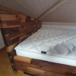 Wasserbett aus massiv Nussbaum, Kopfteil, Sockel schwarz, Tencel, Mesamoll