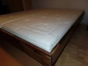 Wasserbett massiv Nussbaum Sockel schwarz 25 cm