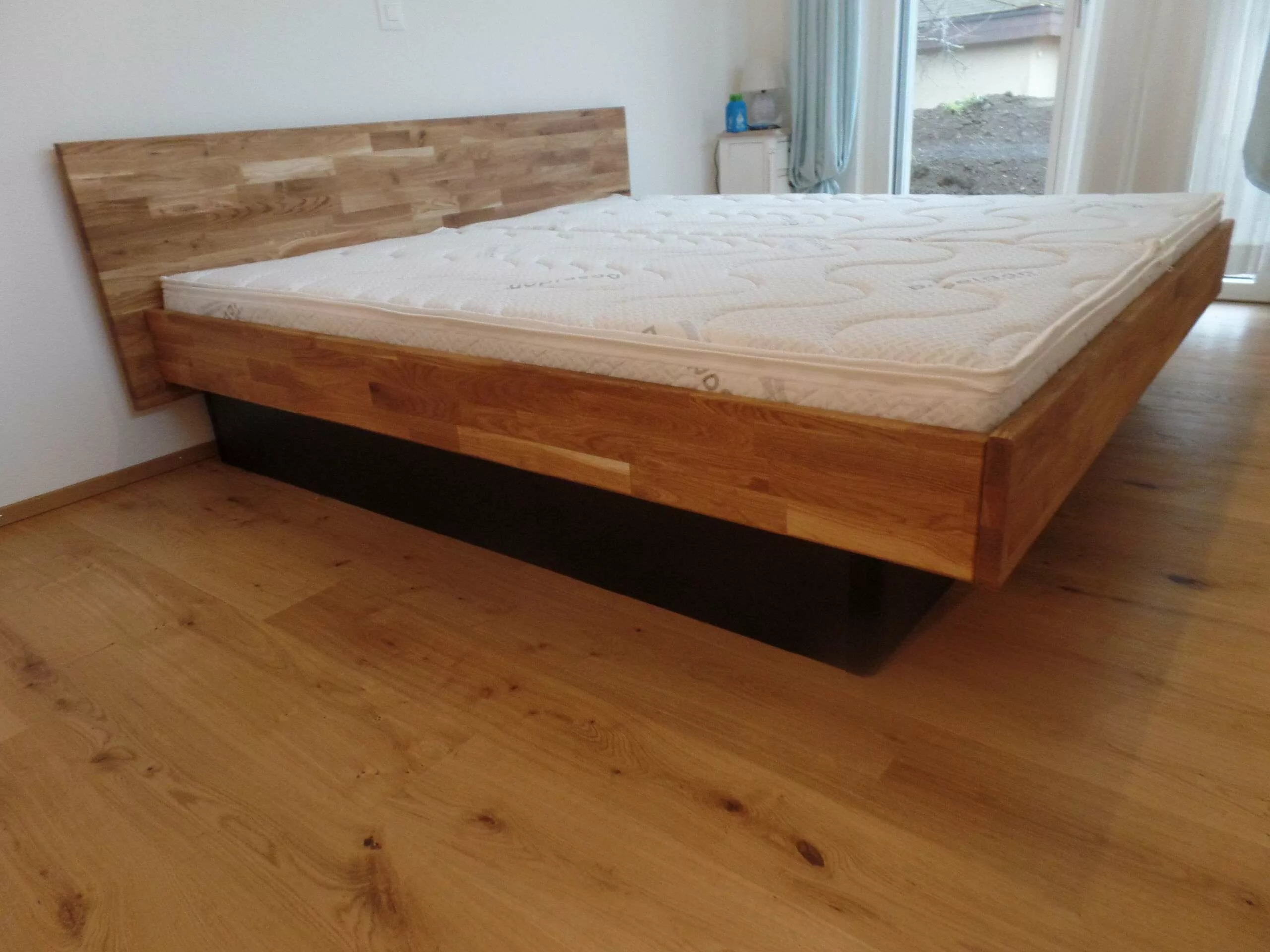 Ein bequemes Bett nützt nichts, wenn es zu weich ist und sich durchliegt. Wasser ist hier das perfekte Element: Es ist unvergleichlich bequem beim Einsinken und gleichzeitig die stabilste Unterstützung der Welt.